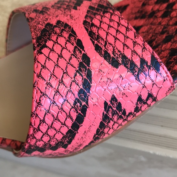 Lost Ink sandals - Picture 14 of 14